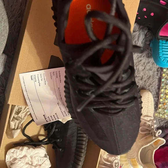New mono cinder yeezys size 6 - Picture 2 of 4